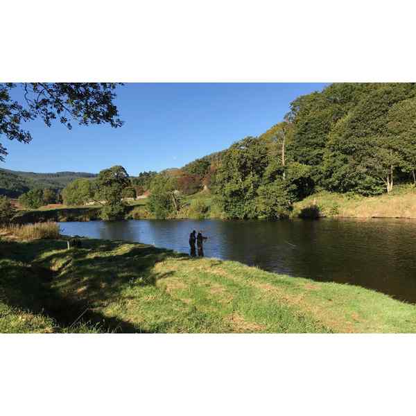 A beautiful setting for a day in the countryside fishing. 